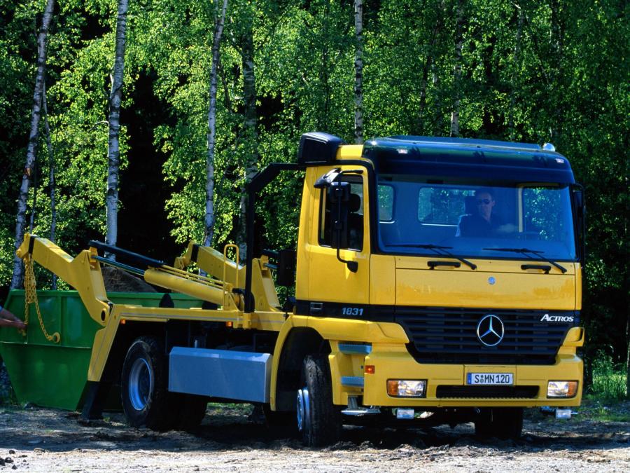  Mercedes-Benz Actros 1831 1997 года  (фото 5 из 9)